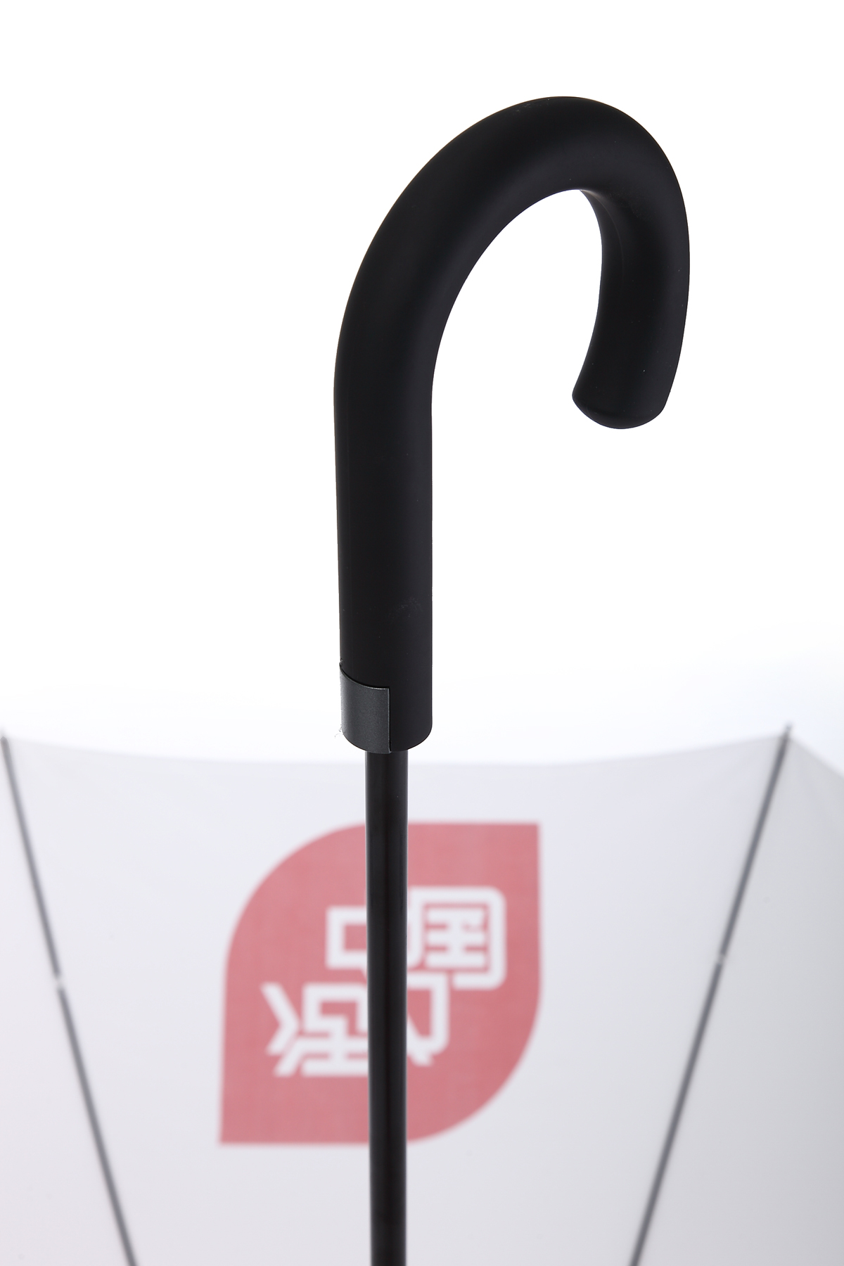 广东卫视礼品伞ABS黑色弯柄喷PU细节