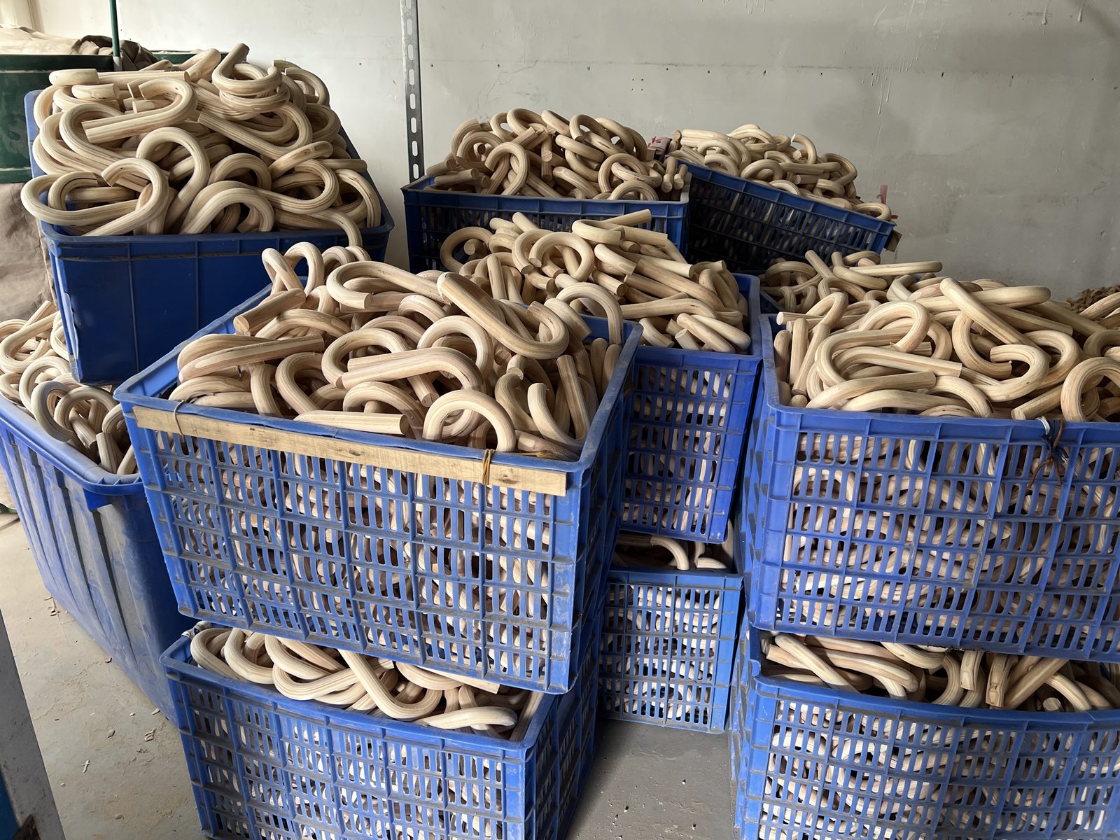 批量完成的雨伞木制手柄半成品