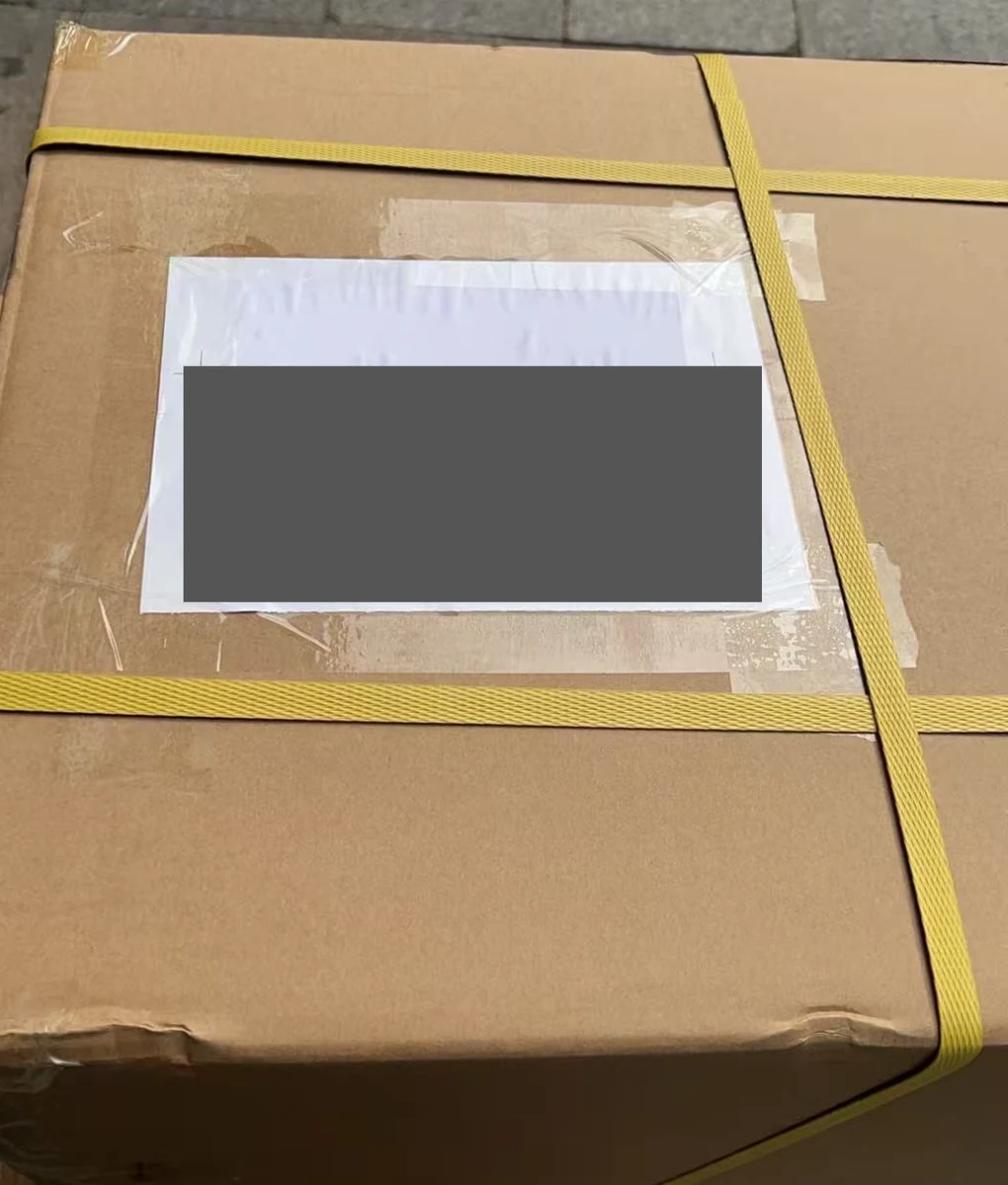 已遮挡运输识别信息的纸箱标签和打包带
